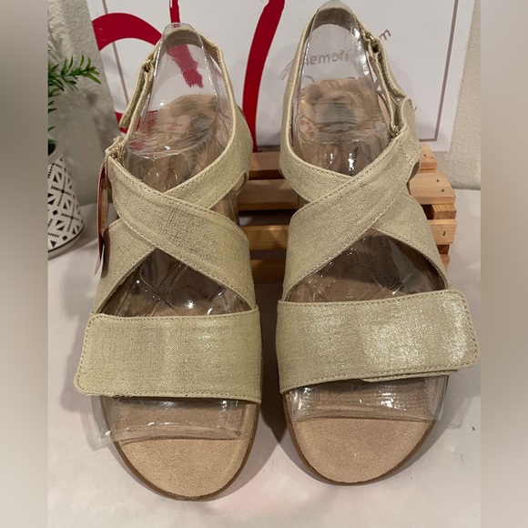 NIB Mia Amore “Terry” Women's Gold Metallic Linen Hook & Loop Strappy Sandals. - Picture 3 of 10